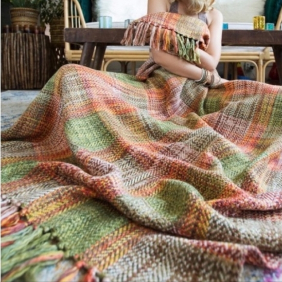 Chunky Yarn Blanket - Picture 6 of 6